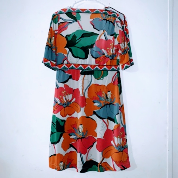 🎐- BCBGmaxazria sz M Floral Dress - Picture 2 of 7